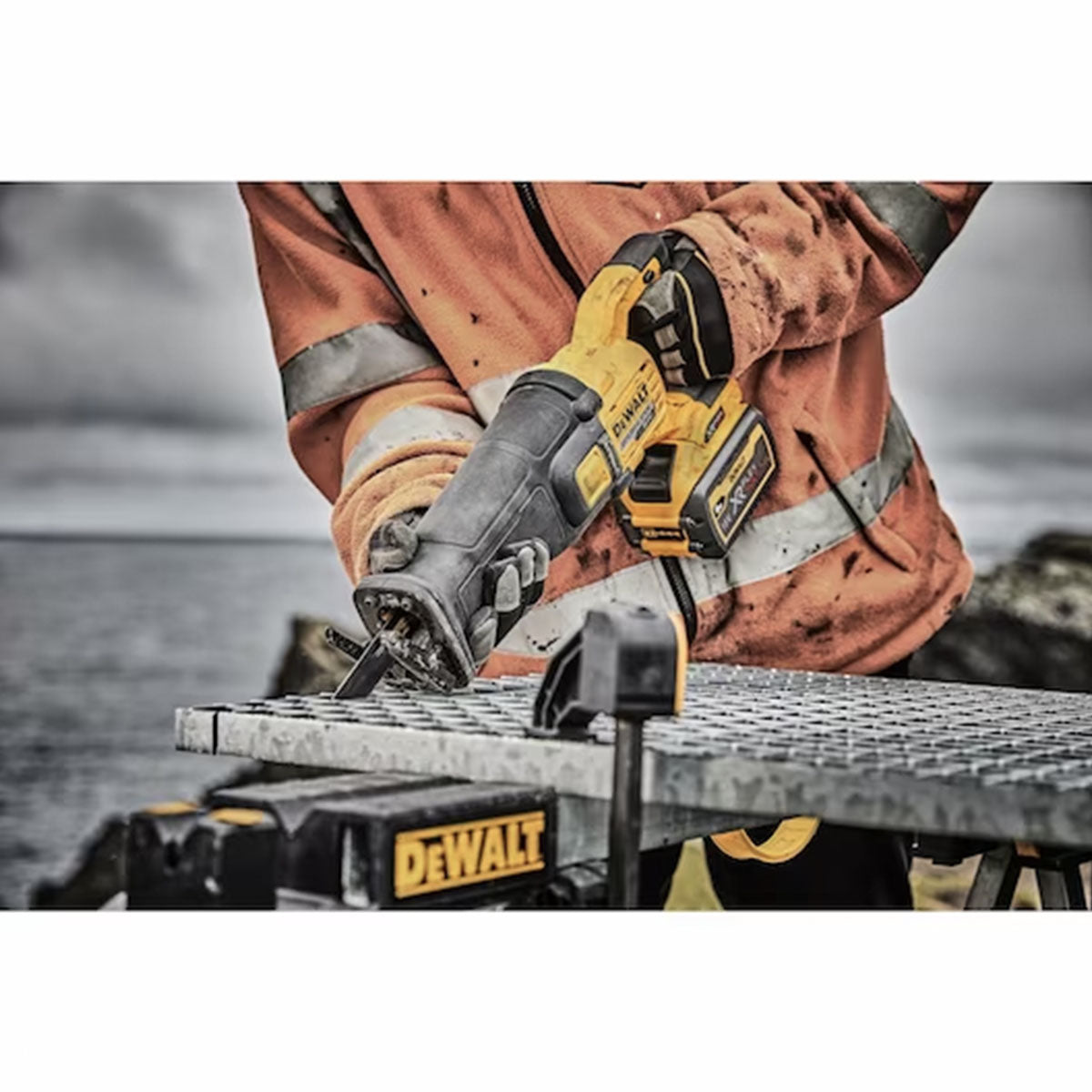 54V XR FLEXVOLT 2x9Ah High Power Reciprocating Saw in CASE and ACCESSORIES - DeWALT - DCS389X2-QW 54V XR FLEXVOLT 2x9Ah High Power Reciprocating Saw in CASE and ACCESSORIES - DeWALT - DCS389X2-QW